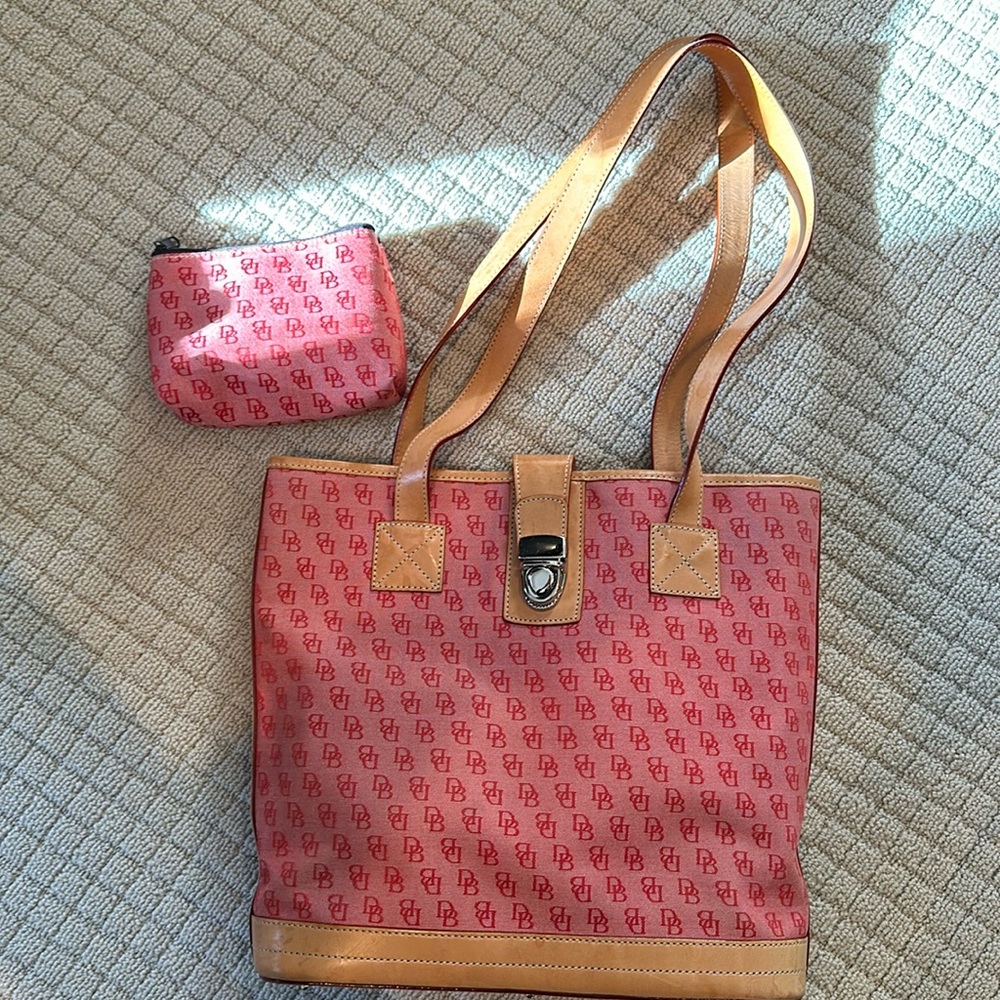 Dooney and Bourke handbag with compact bag - Picture 1 of 10